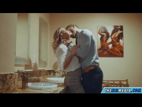 ❤️ Kun povekas blondi viettelee sinut julkisessa vessassa ❤️❌ Laadukas seksi at us